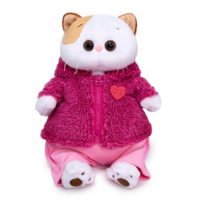 Кошечка Ли-Ли в теплом костюме с сердечком